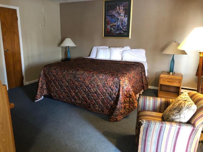 Village Inn Motel Holt