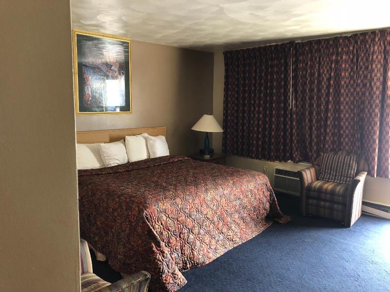 Village Inn Motel Holt