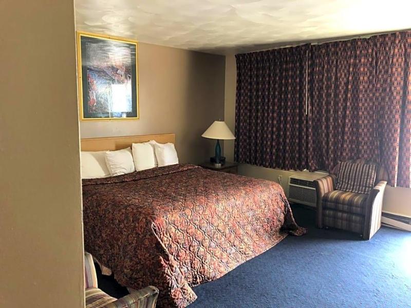 Village Inn Motel Holt