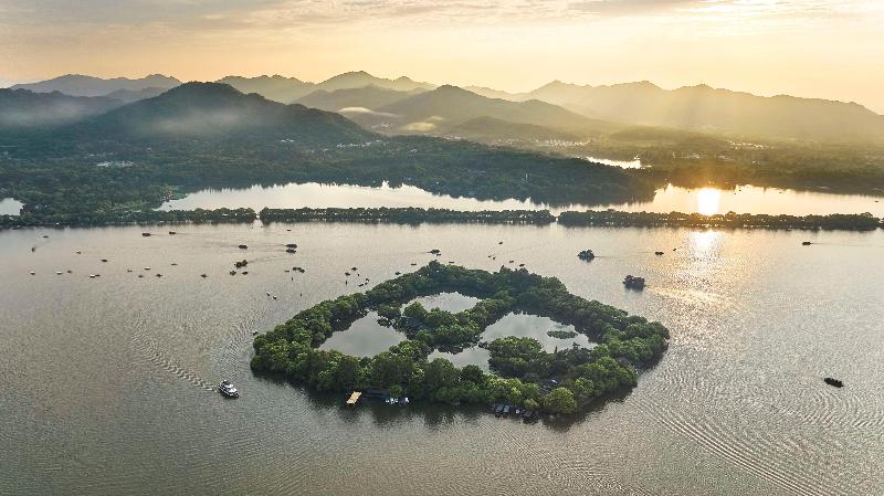 Hangzhou West Lake Hubin Yintai Atour Hotel image