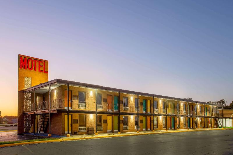 Starved Rock Motor Inn Travelodge By Wyndham image