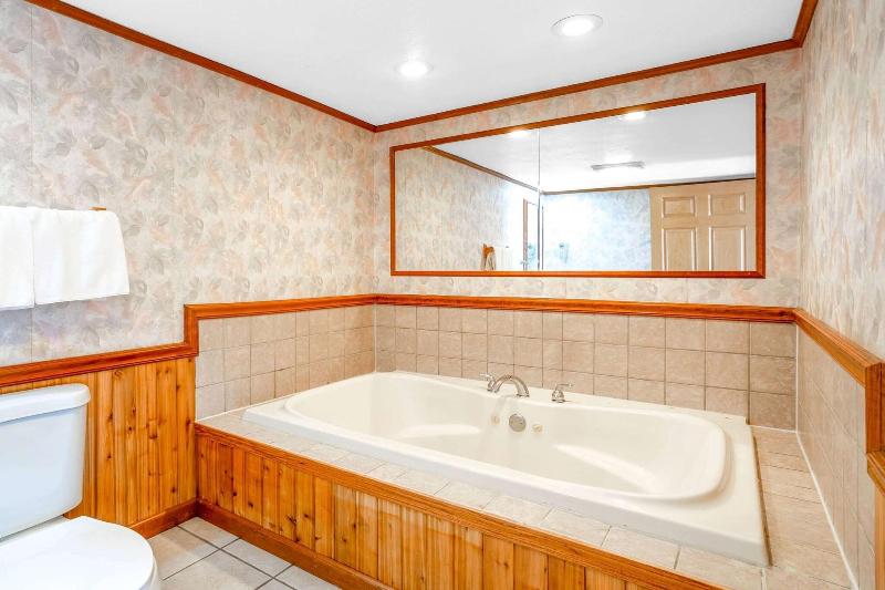 Starved Rock Motor Inn Travelodge By Wyndham image