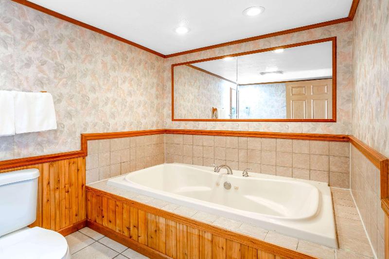 Starved Rock Motor Inn Travelodge By Wyndham image