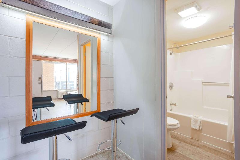 Starved Rock Motor Inn Travelodge By Wyndham image