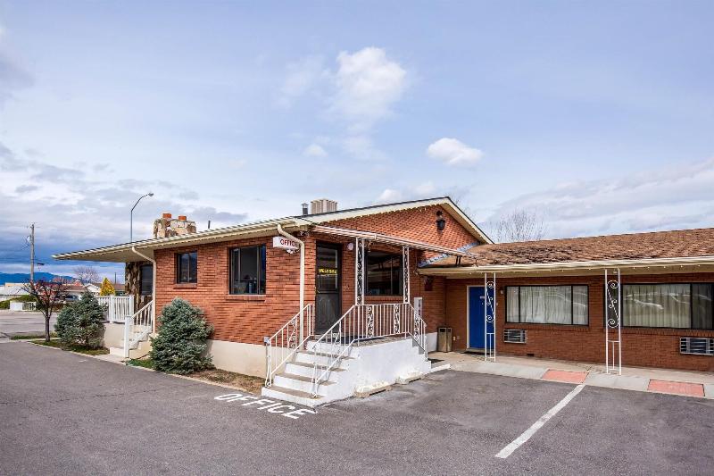 Motel 6 Tremonton image