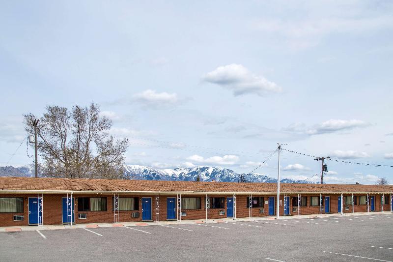 Motel 6 Tremonton image