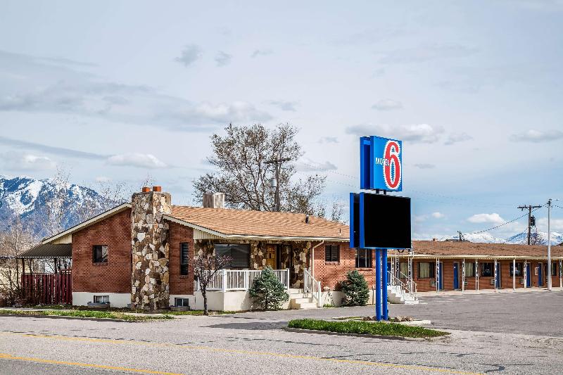 Motel 6 Tremonton image