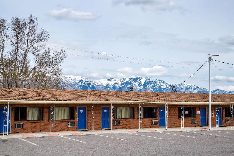 Motel 6 Tremonton image