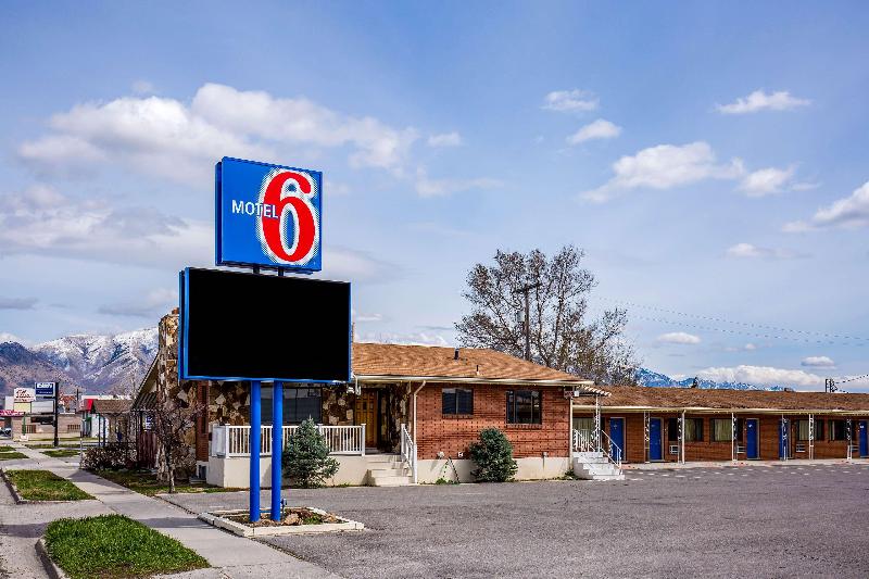 Motel 6 Tremonton image 9
