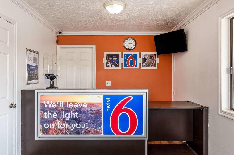 Motel 6 Tremonton image