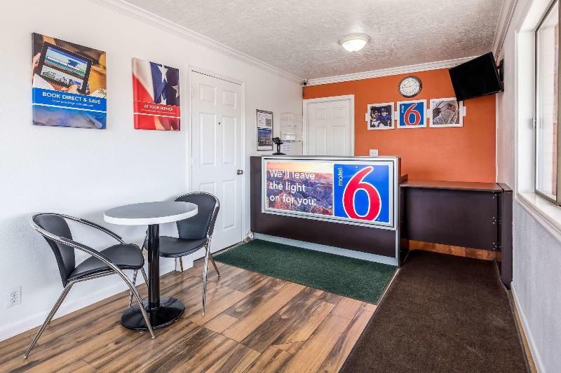 Motel 6 Tremonton image