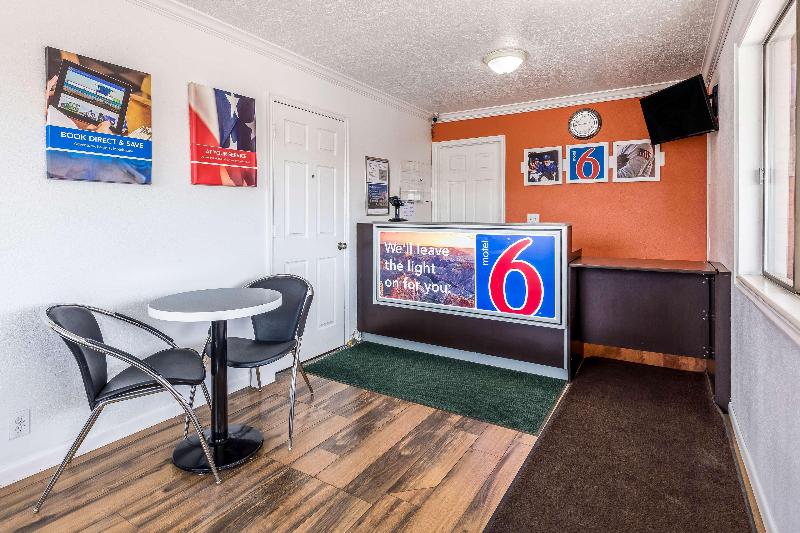 Motel 6 Tremonton image