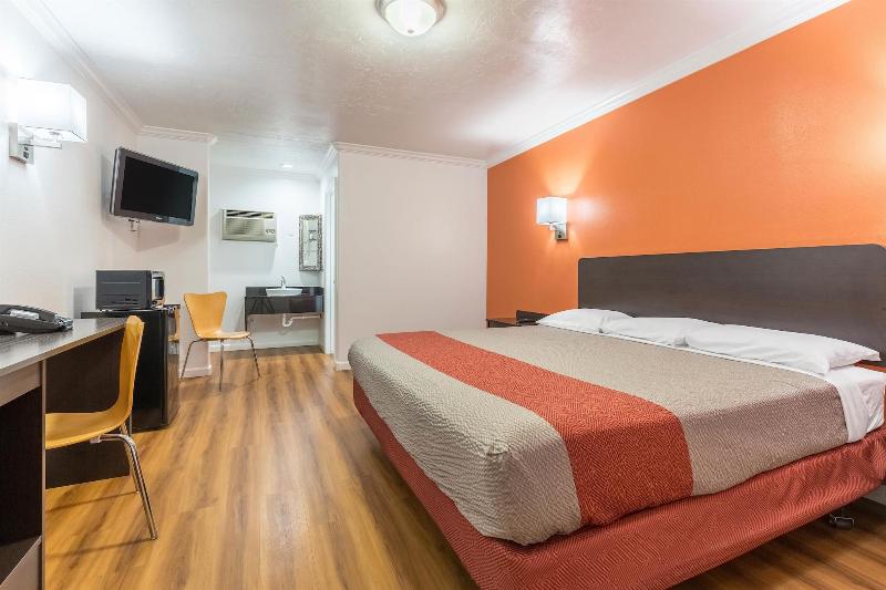 Motel 6 Tremonton image