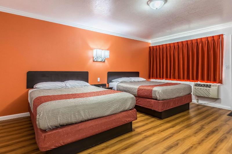 Motel 6 Tremonton image