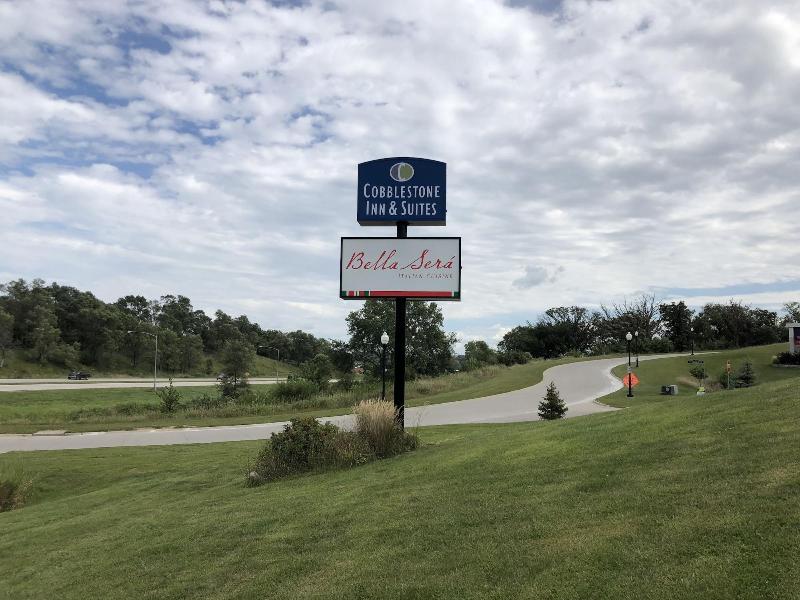 Cobblestone Inn Suites Denison Oak Ridge image