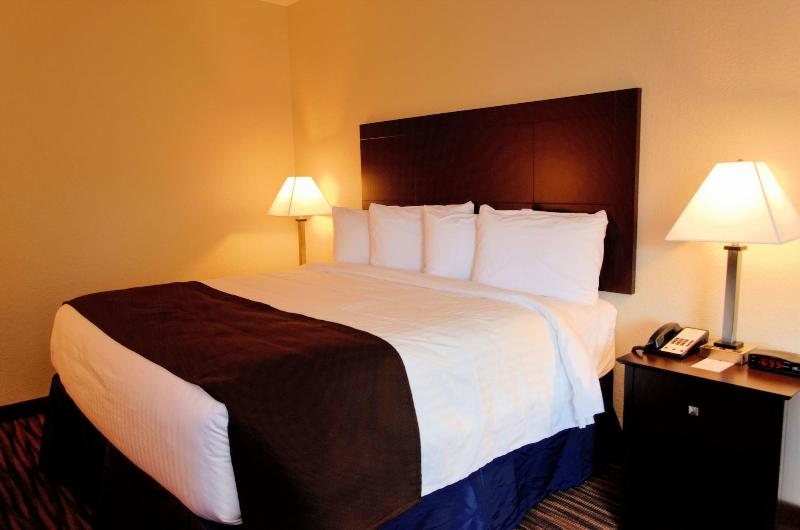 Cobblestone Inn Suites Denison Oak Ridge image