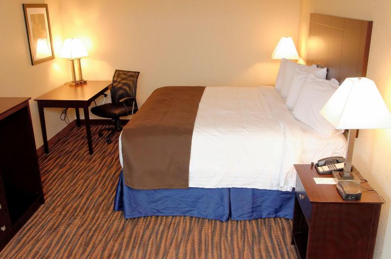 Cobblestone Inn Suites Denison Oak Ridge image