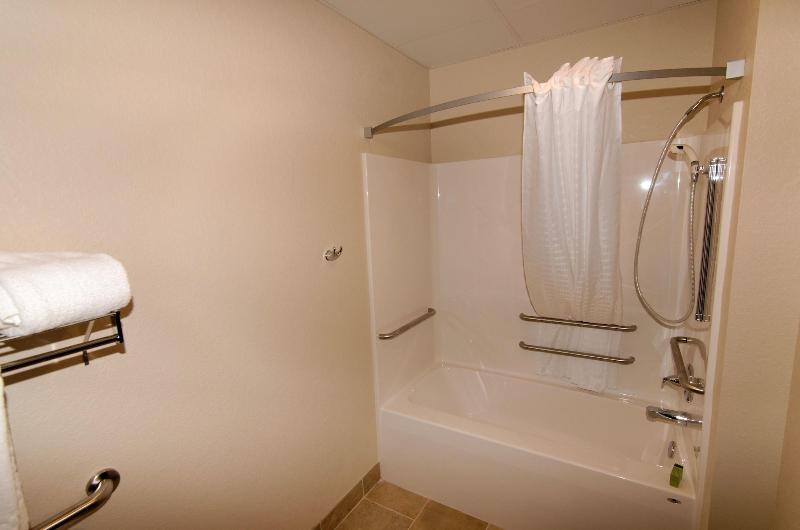 Cobblestone Inn Suites Denison Oak Ridge image