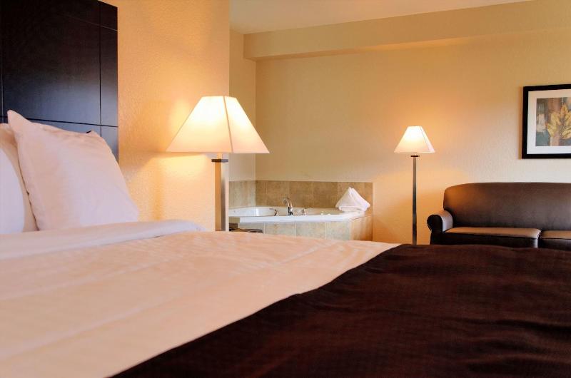 Cobblestone Inn Suites Denison Oak Ridge image