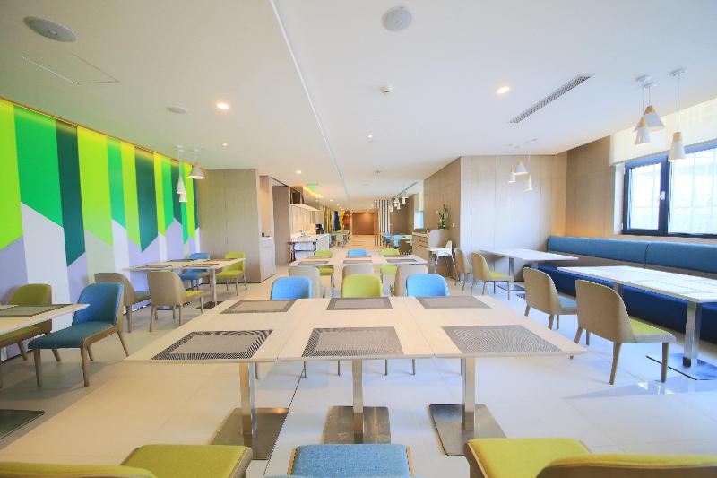 Holiday Inn Express Yingkou Onelong Plaza image 2