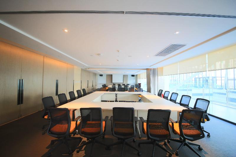 Holiday Inn Express Yingkou Onelong Plaza image