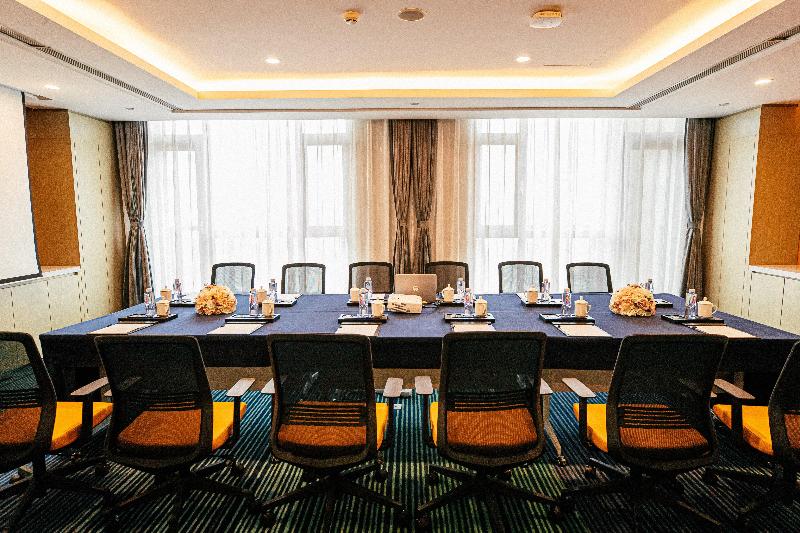 Holiday Inn Express Yingkou Onelong Plaza image