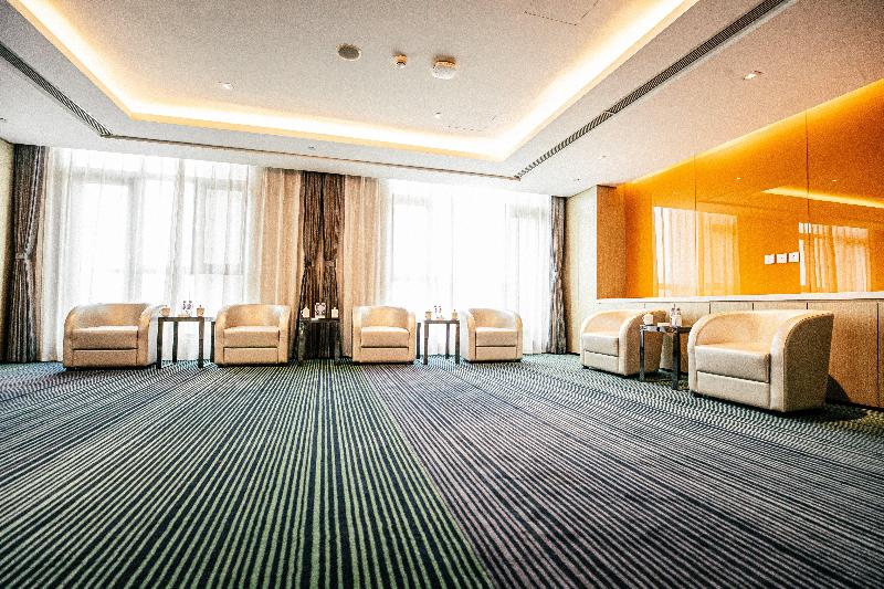 Holiday Inn Express Yingkou Onelong Plaza image