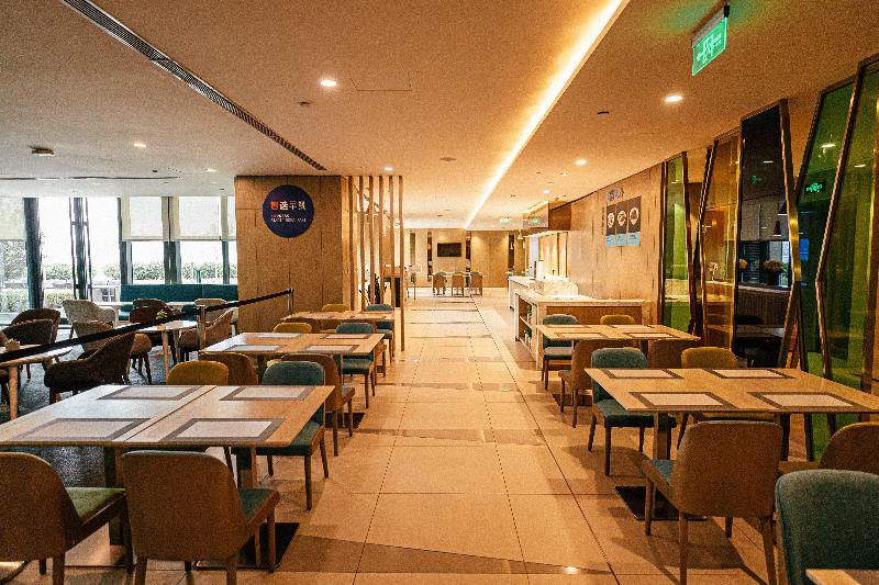 Holiday Inn Express Yingkou Onelong Plaza image