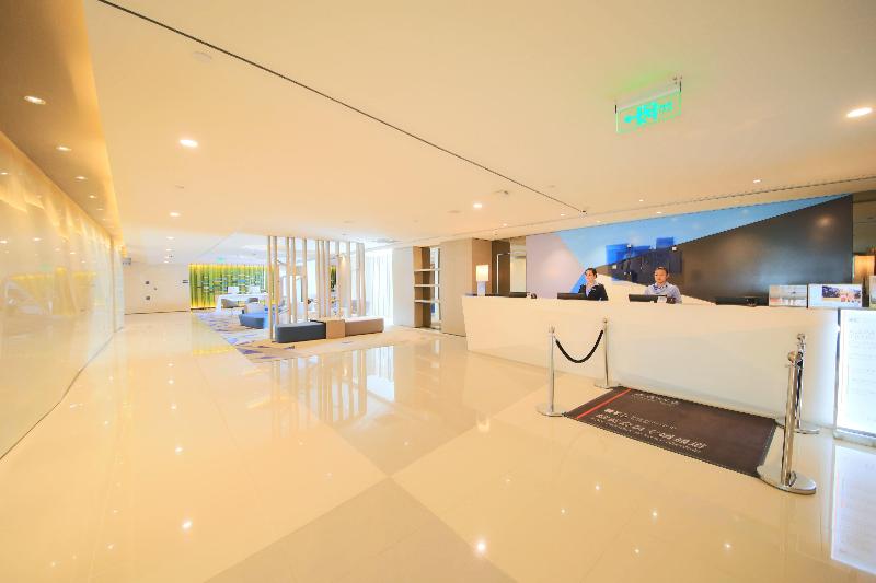 Holiday Inn Express Yingkou Onelong Plaza image
