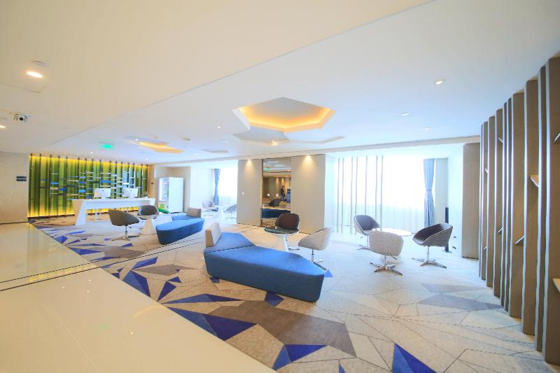 Holiday Inn Express Yingkou Onelong Plaza image