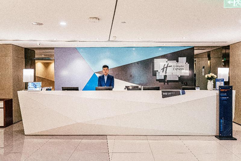 Holiday Inn Express Yingkou Onelong Plaza image