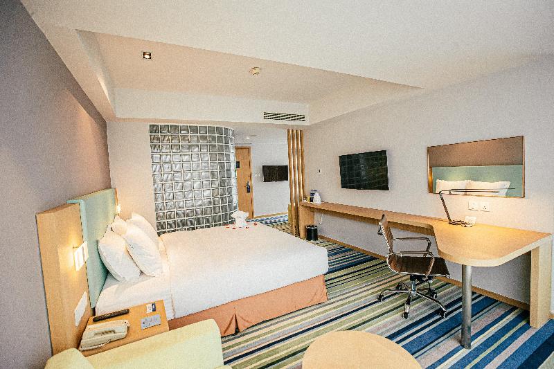 Holiday Inn Express Yingkou Onelong Plaza image