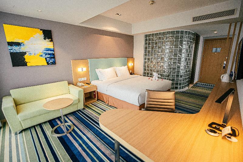 Holiday Inn Express Yingkou Onelong Plaza image