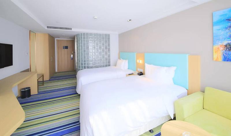 Holiday Inn Express Yingkou Onelong Plaza image
