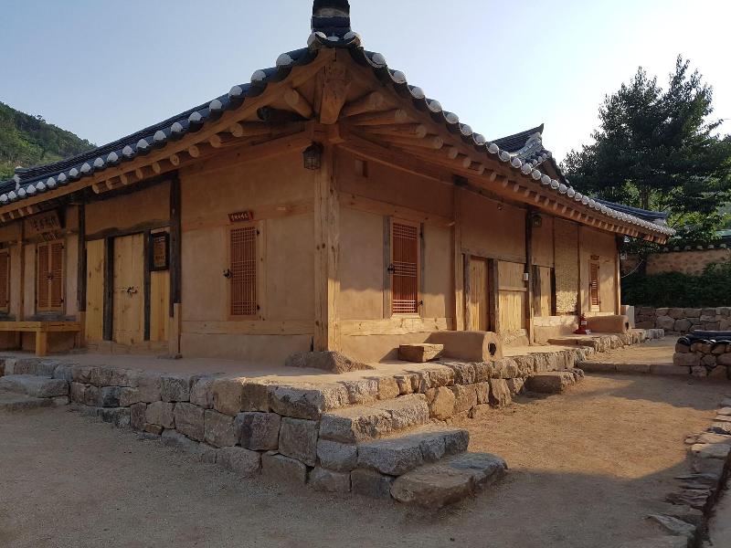 Jukheon Traditional House