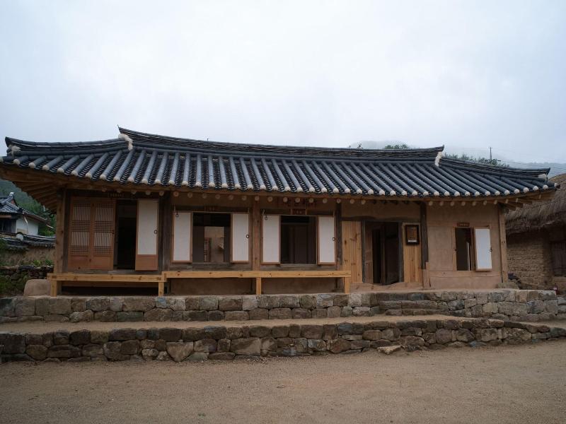 Jukheon Traditional House