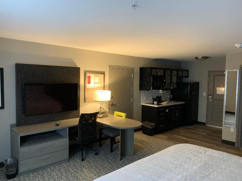 Candlewood Suites Lebanon - Image 10