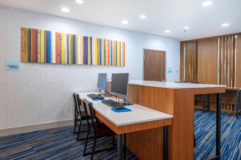 Holiday Inn Express And Suites Staunton CON