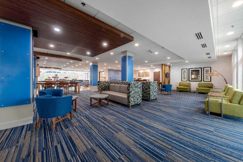 Holiday Inn Express & Suites Staunton By IHG