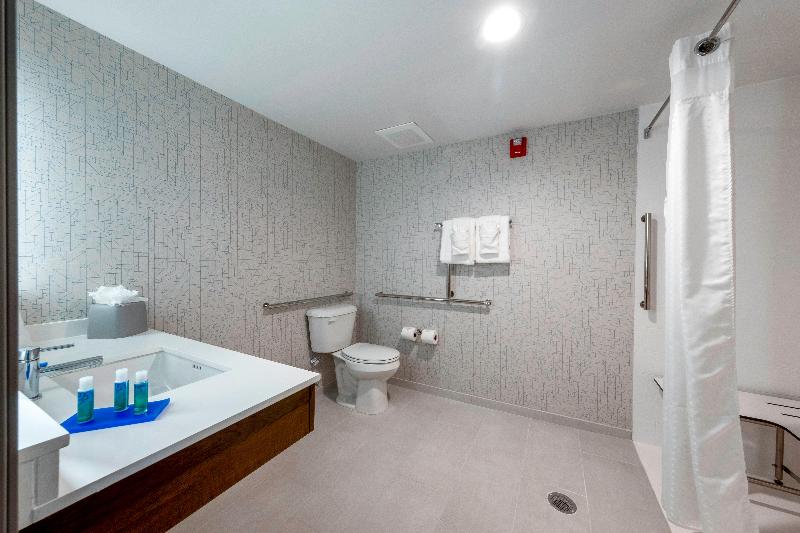 Holiday Inn Express & Suites Staunton By IHG image