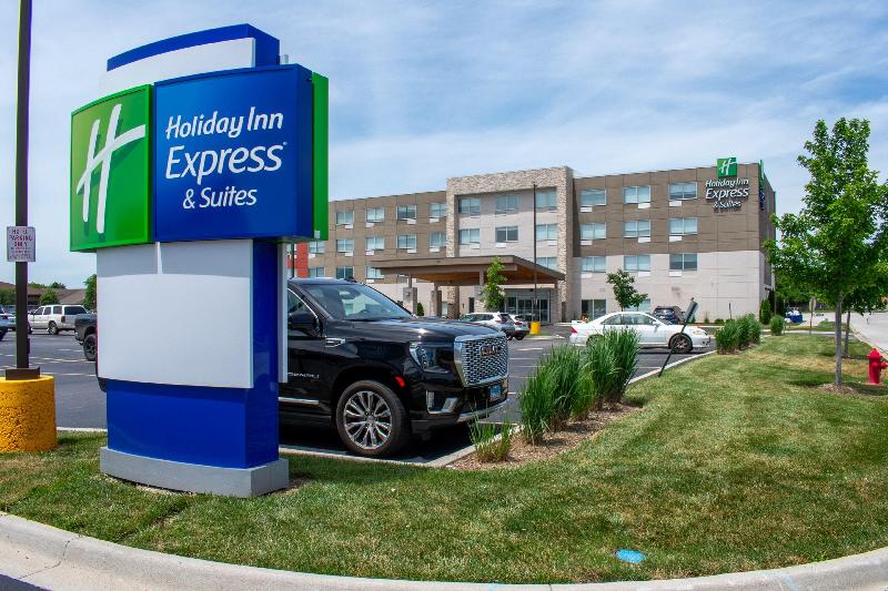 Holiday Inn Express & Suites Yorkville image