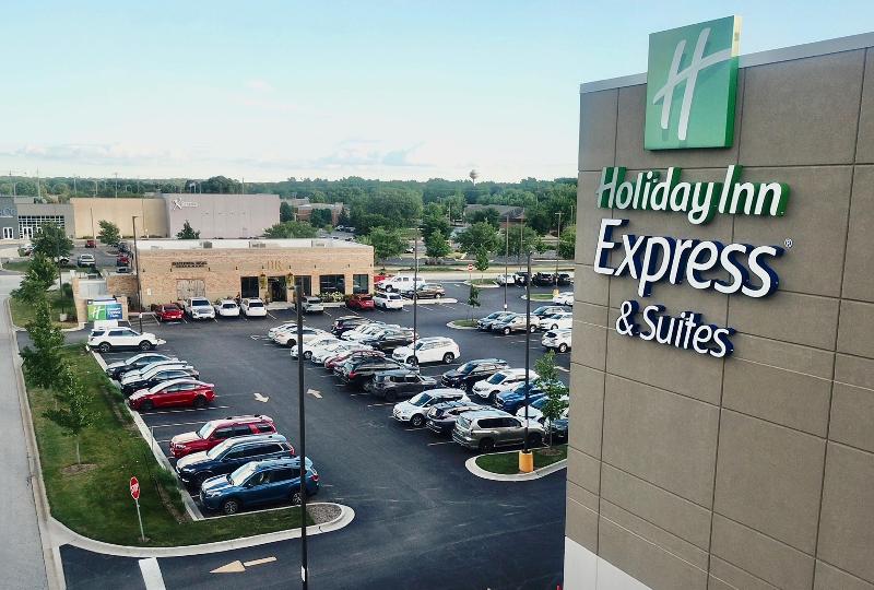 Holiday Inn Express & Suites Yorkville image