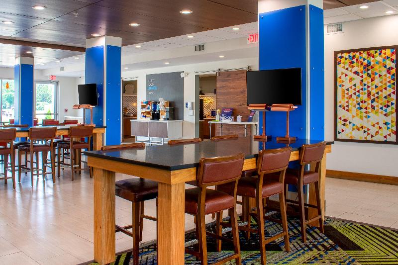 Holiday Inn Express & Suites Yorkville image