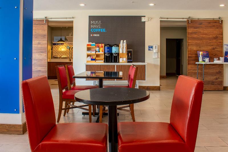 Holiday Inn Express & Suites Yorkville image