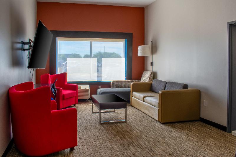 Holiday Inn Express & Suites Yorkville image