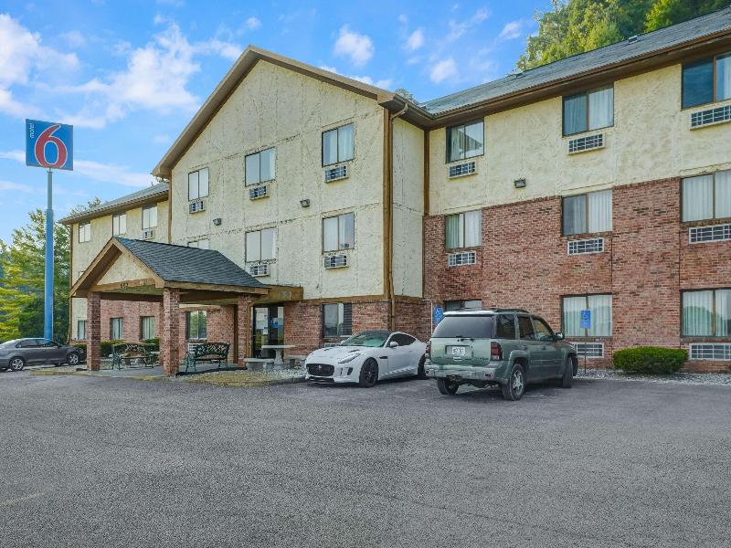 Motel 6 Morehead image