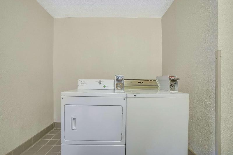 Motel 6 Morehead image