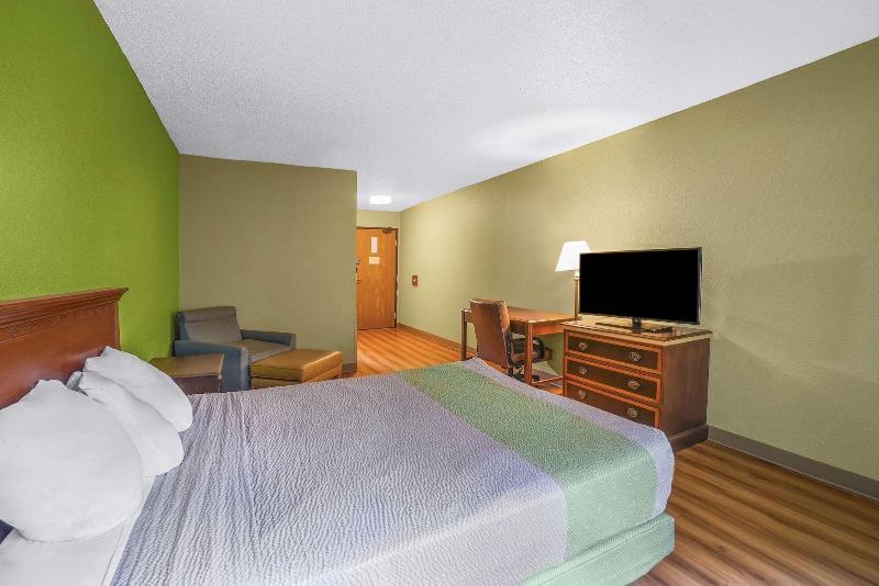 Motel 6 Morehead image