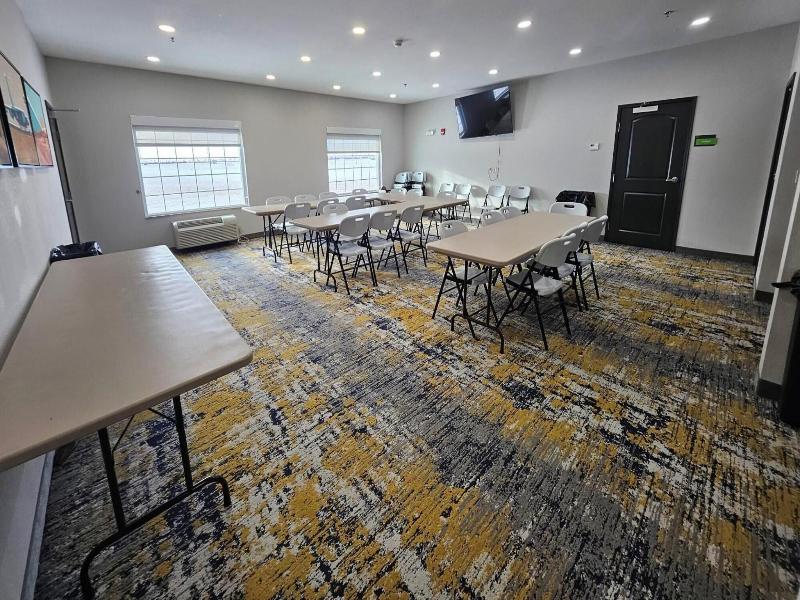 La Quinta Inn & Suites by Wyndham Minot image