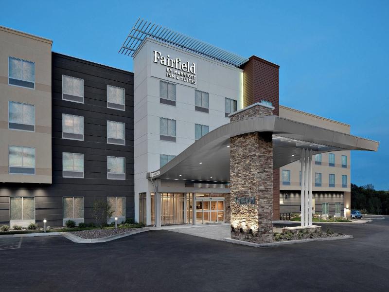 Fairfield Inn Suites By Marriott Lake Geneva image
